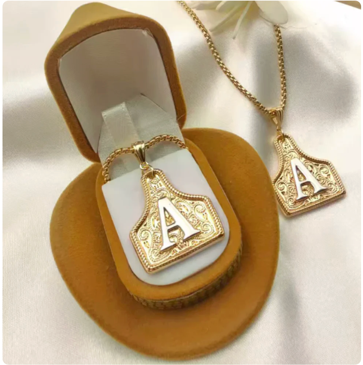 Western Pendant Necklace